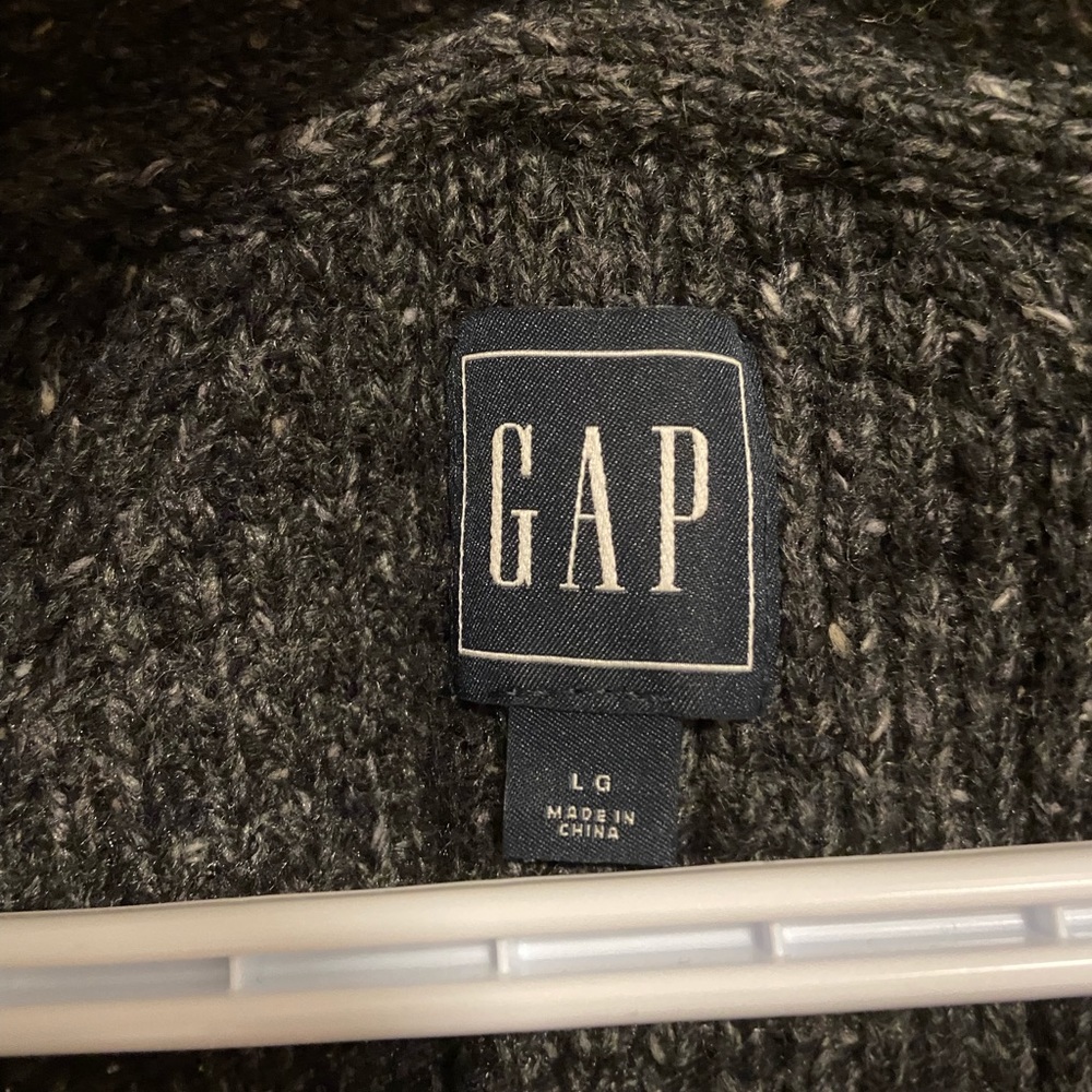 Cropped Knit Buttoned Cardigan - Picture 2 of 3